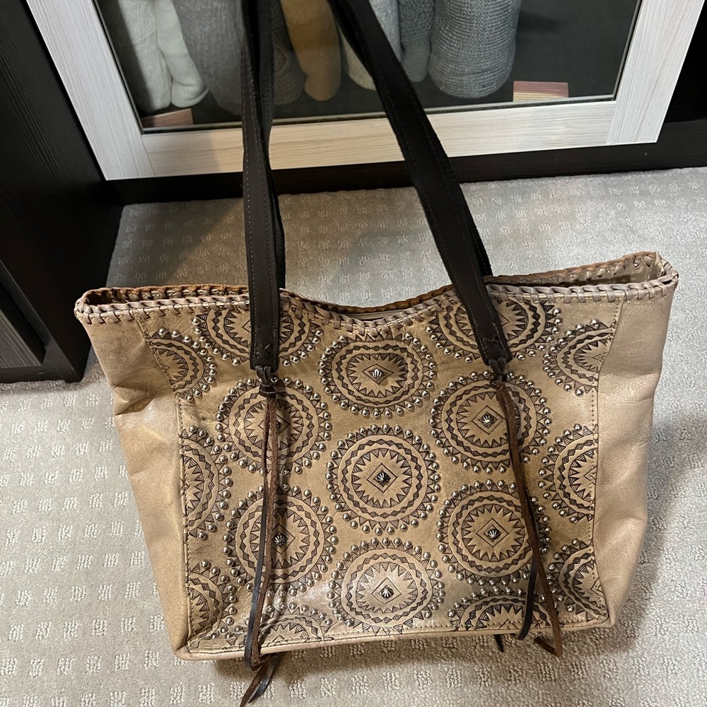 American West tote with zipper